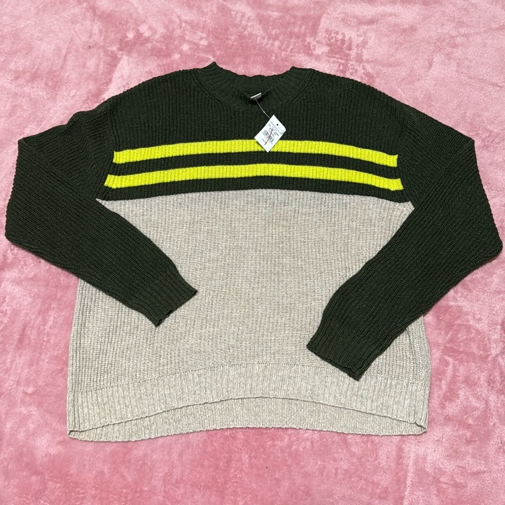 American Eagle sweater